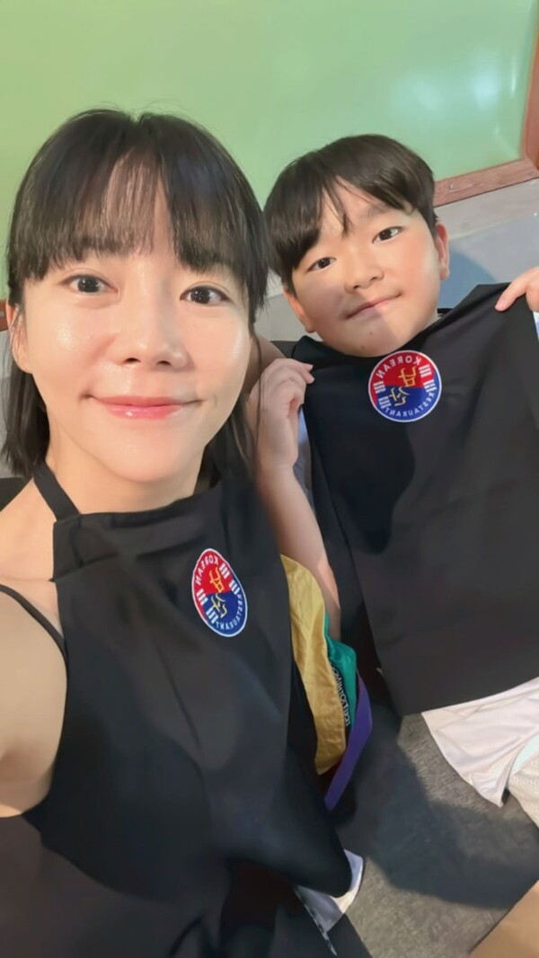 이범수 아들 다을, 모친 이윤진과 발리 정착