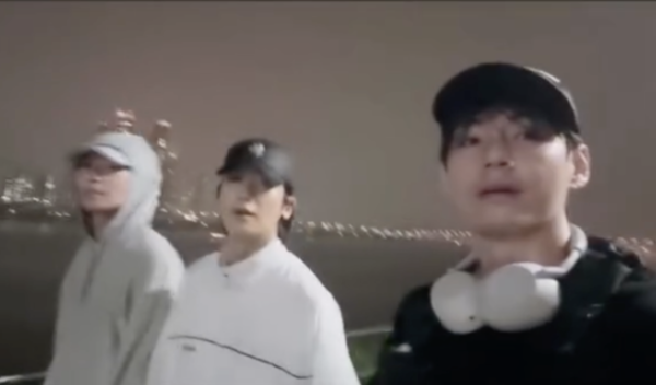 BTS 뷔+박서준+박형식, 한밤 비 내리는 한강 산책