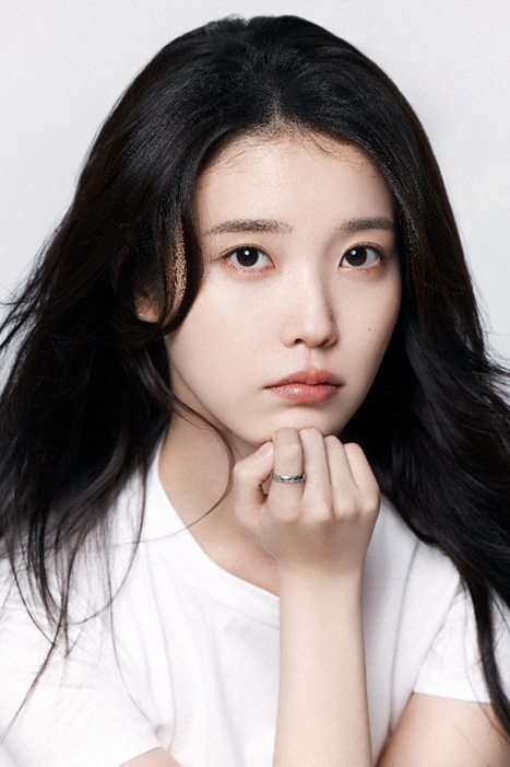 2년 전 아이유 ·이종석 결별 맞힌 무속인 영상 역주행