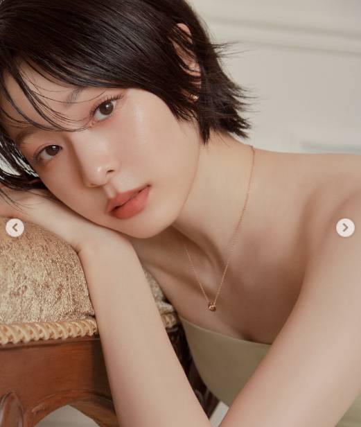 <b>김연아</b>, 쇼트 커트 환골탈태 '고우림, 세금 더 내야 할 듯'