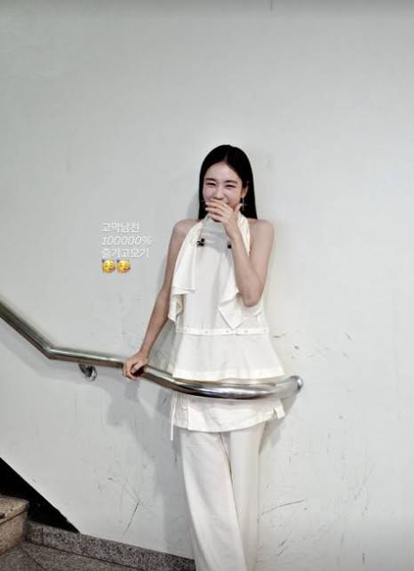 <b>안은진</b>, 10 감량 후 걸 그룹 전용 '<b>뮤뱅</b>' <b>계단 샷</b> 성공