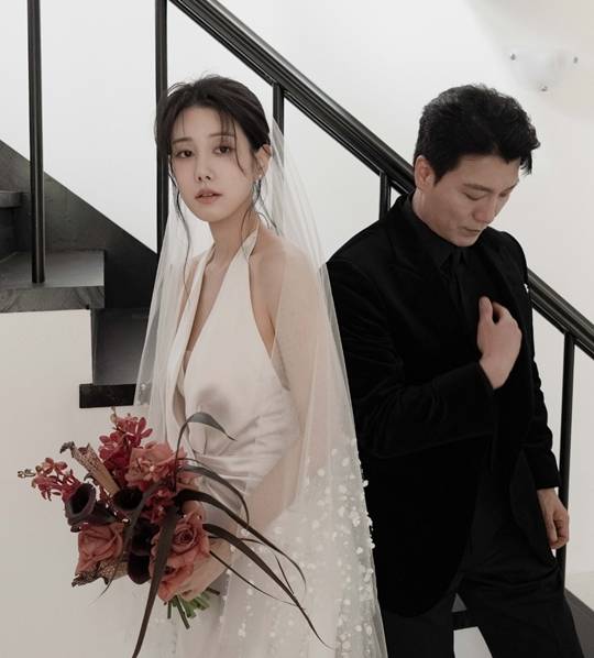 <b>양지원</b>, 임신 아랑곳없이 <b>양준모</b>와 뜨거운 <b>웨딩 화보</b>