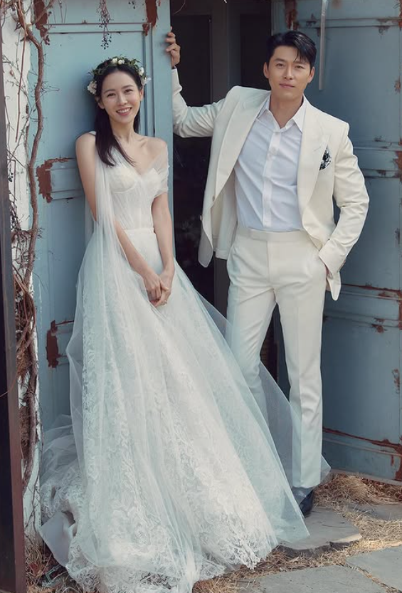 <b>손예진</b>, 사진에서 <b>현빈</b> 얼굴 가린 진짜 이유 '가려 줘'
