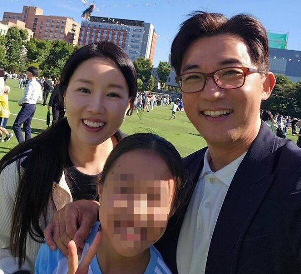 <b>안재욱</b>, <b>딸 운동회</b>에서 정장 입고 MC 맹활약