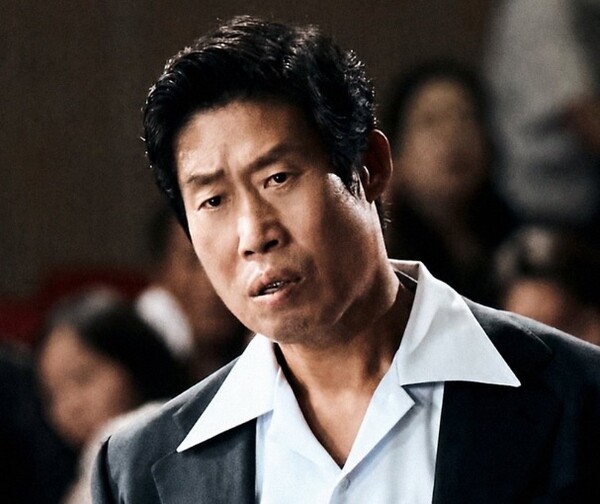 '암살자(들)' <b>유해진 자택</b> 앞 <b>시위</b> "권익·안전 위해 모든 조치"