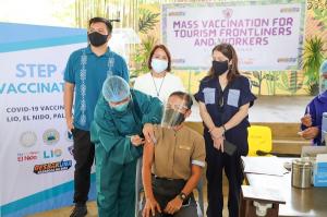 필리핀, 빠른 여행업계 회복 위해 관광인력 백신 접종 집중
