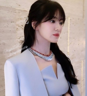 송혜교, ‘지금, 만나는 중입니다’