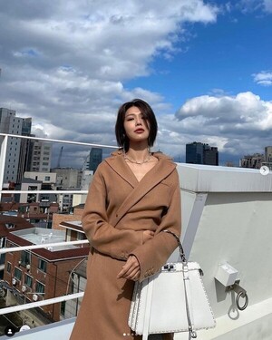 소녀시대 최수영, 이너웨어 실종 코트 패션