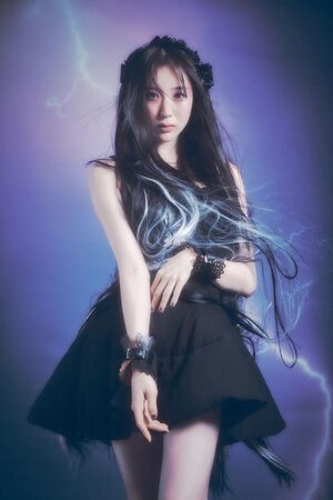 아이즈원과 원트 출신 이채연, 솔로 출격