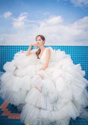 슈가 아유미, 2살 연상 사업가와 결혼