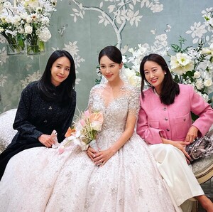 아유미 결혼식, 전혜빈-박정아 하객 인증