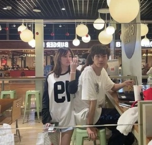 전종서, 이충현 감독과 공개 데이트