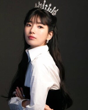 수지, 티아라 쓰고 나라 다스릴 미모