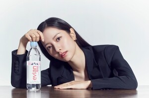 WJSN's Kim Ji-yeon, clear and transparent image bottled water model