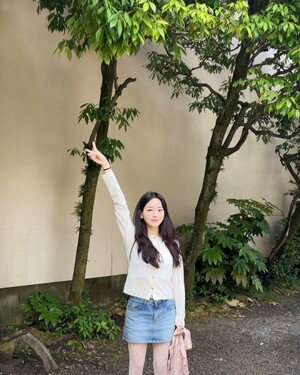 조이현, 롱 부츠로 초여름 패션 완성하는 센스