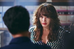 '밀수' 김혜수 사자 머리-고민시 다방 마담 캐릭터