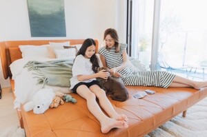 김희선, 46살의 파격 하의 실종 패션 감각 '살아 있네'