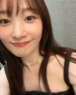 아이오아이 정채연, 청초한 외모-몸매 윤곽 드러낸 패션