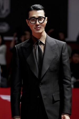 '독전2' 차승원, 부산국제영화제 뜨겁게 달군 '수트발'