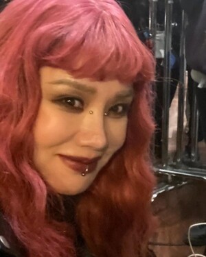 엄정화 무슨 일? '피어싱+피멍+핑크 가발'