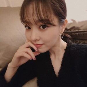 박보영, 런던 환하게 밝힌 치명적 미소와 드레스 자태