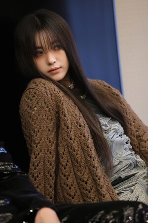 ‘독전2’ 한효주, 그윽한 분위기 속 거친 카리스마 화보