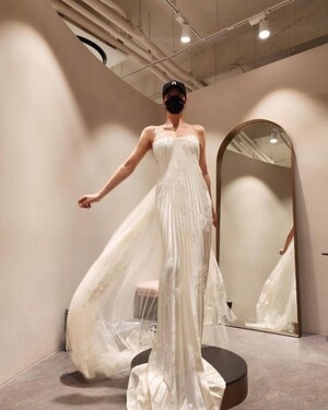 김혜수, 청룡상 피날레 장식한 우아한 드레스 마지막 피팅