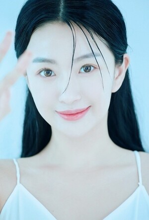'하얀 겨울' MV 출연 배우, 미얀마 모델 하나유리