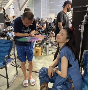 김태리에 90도 허리 굽힌 김의성 굴욕적 촬영 왜?