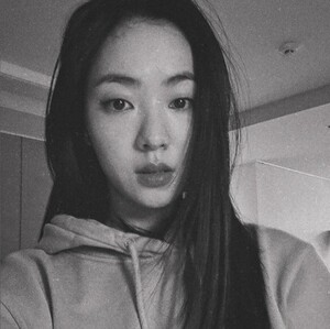 전여빈, 모노 톤 사진에서도 빛나는 아름다움