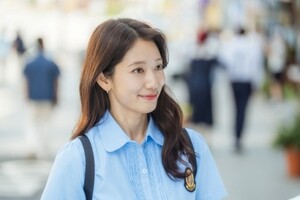 '닥터슬럼프' 박신혜, 출산 믿을 수 없는 교복 자태