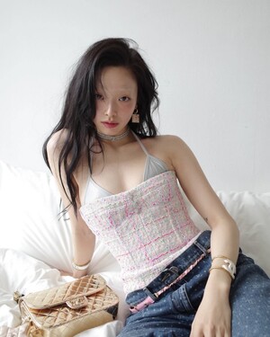 변정수 딸 모델 유채원, 눈썹 실종-속옷 드러낸 패션