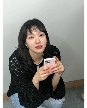 김고은 '1천만 배우' 등극 후 앞머리 내린 허시 커트 변신