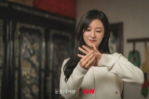 ‘눈물의 여왕’ 김지원+김수현 비하인드 화보