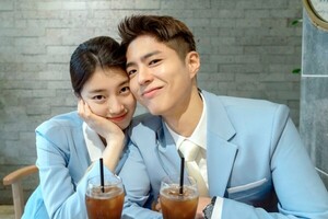 '원더랜드' 수지+박보검, 실제 사귈 듯한 커플 룩 데이트