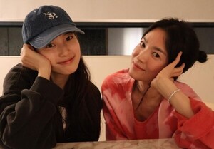 송혜교+수지, 13년 나이 뛰어넘은 끈끈한 우정 '영원히'