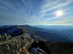 사랑은 빗방울에 맞아도 아프다 [김동선 작가]