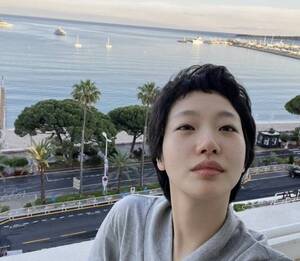 김고은, 칸에서 퉁퉁 부은 민낯 공개 '변장이 필요 없겠다'