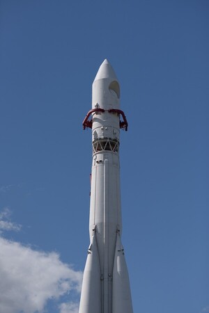 트럼프發 ‘미·러 우주 협력 재시동’ 가능할까… ISS는 순항, 달‧금성은 각자도생