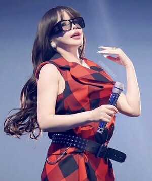 2NE1 박봄, 워터밤에서 무너진 메이크업