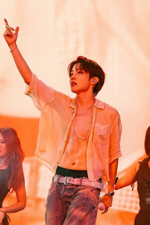 BTS 제이홉, '롤라팔루자'  90분간 챔피언스 리그 무대 꾸며 