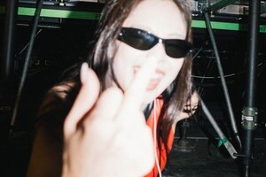 블랙핑크 제니, LA 콘서트에서 가운뎃손가락 올린 이유