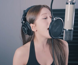 아이브 안유진, '골든' 멋진 커버에 후보정 논란