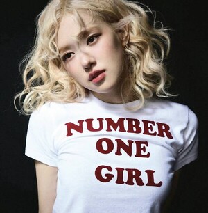 블랙핑크 로제, '아파트' 유튜브 수익만 110억 원