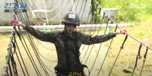 장원영, 목장갑 거꾸로 착용 논란 '실수? 손등 보호?'