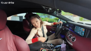 이미숙, 수억 원 벤츠 스포츠카 운전 골프 클럽 도착