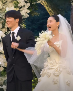 적재+허송연, 3일 결혼-카라 허영지 축하 무대