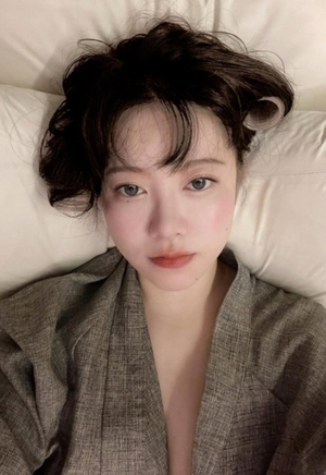 구혜선, 특허 낸 납작한 헤어 롤 모델로 나서