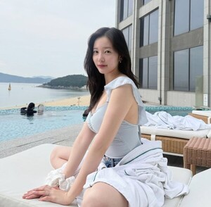 윤채경 몸매 자랑, '달리 걸 그룹 출신인가?'