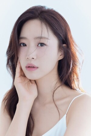 함은정, 재벌 회장 유일한 손녀 역-오현경과 경연